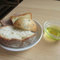 fish&wine BLUE OCEAN GRILL - 食べ放題のパン・オリーブオイル