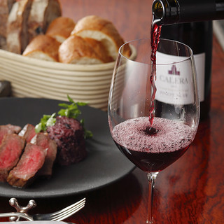 芳醇な味わいが誘う安息のひととき。表情豊かなワインをご用意