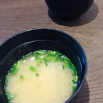 亀正くるくる寿司 - 味噌汁