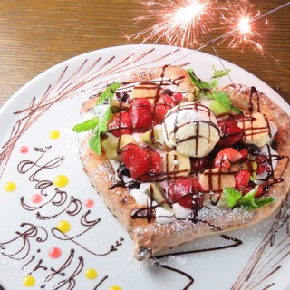 Heart-shaped dessert PIZZA recommended for birthdays and anniversaries