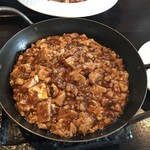 痺れ麻婆豆腐とトロトロお肉の回鍋肉 九尾の狐 - 