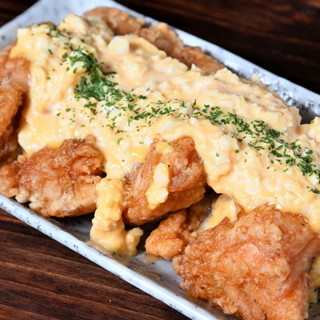 ボリュームたっぷり！自家製南蛮酢やタルタルが自慢のチキン南蛮