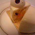 アテスウェイ - 中はライムのムースとマンゴー♪