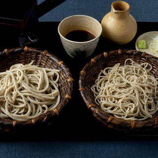 2種類の手打ち蕎麦を味わえるコース。ご接待にもどうぞ