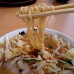 ラーメン 横綱 - 麺リフトアップ