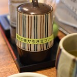 とん唐てん - テーブルのソース