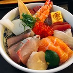 マルトモ水産 鮮魚市場 - 海鮮丼