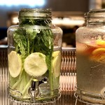 Mr.FARMER - お冷もコンセプトに沿っている