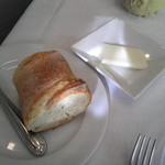 ブーケ・ド・フランス - バゲットとバター、熱々で色が黒い