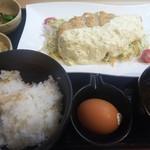 串揚げビストロ 双 - ランチ900円 メニューは１品のみ 調理場はピカピカ、包丁はネット記事でよく見るこだわりの収納です。そしてなにより鳥ハムのようなしっとり胸肉の鶏南蛮が美味しくボリュームもあります。