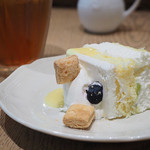 Afternoon Tea TEAROOM - レモンとブルーベリーのショートケーキ（ハーフサイズ）