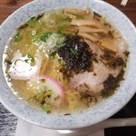 Izakaya Hide - しょっつるラーメン　スープも飲み干せそう