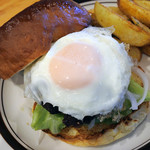 BELLOWS BURGER - エッグ＆パインバーガー1180円税込