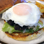 BELLOWS BURGER - エッグ＆パインバーガー1180円税込