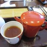 Teuchi Soba Yuusei - 食べ終る頃を見計らって蕎麦湯を持って来てくれたんで蕎麦湯でお腹を癒しました。
      