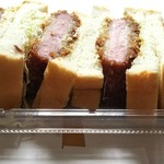 ディオ - ハムカツサンド 税抜184円 ※正面から撮影(2019.07.10)