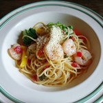 グリーンドア カフェバー - 小海老と彩り野菜のアンチョビバター