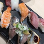 立飲み寿司 三浦三崎港 めぐみ水産 - シャリ小で私にぴったり！