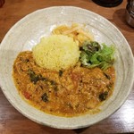 SPICY CURRY 魯珈 - 溶き卵と豚バラのサンバル風カレー