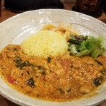 SPICY CURRY 魯珈 - 溶き卵と豚バラのサンバル風カレー