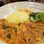 SPICY CURRY 魯珈 - 溶き卵と豚バラのサンバル風カレー