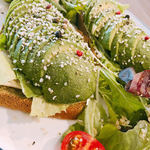 イニングプラス - ヴィーガンアボカドトースト