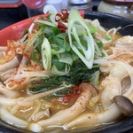 極楽うどん TKU - ホルモン赤味噌ニンニクうどん（￥860）
