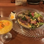 Sympathique - 前菜盛り合わせ（2,800円×2）（人参のムース・バイ貝ビール煮・鶏肉のヴァルディーニ・ハマチのカルパッチョ・水ナスと赤海老のタルタル・島らっきょのピクルス・沖縄太もずく等）