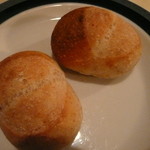 ラガッツォ - プチパン　自家製です＾＾全粒粉を使用されているよう