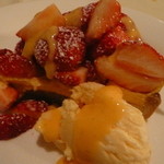 ラガッツォ - 苺とカスタードのタルトも甘さは控えめ