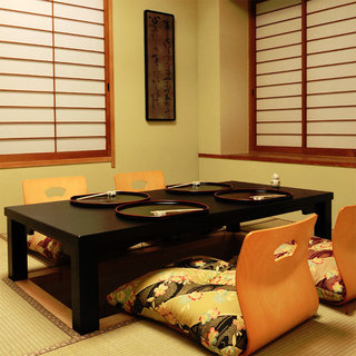《ｰ1階ｰ 少人数様向け完全個室》枯山水を眺める空間で、接待や京都観光のお食事を