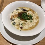 一碗水 - 素菜XO炒豆腐脳(おぼろ豆腐、ピータン、干しエビ、アヒルの卵塩漬けと自家製XO醬)