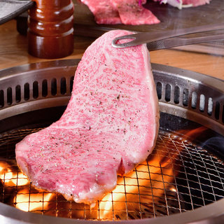 厳選牛の多彩な部位を焼肉で堪能