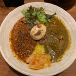 SPICY CURRY 魯珈 - 2種カレー(激辛スパイシーキーマカレー、ラムミントカレー)＋るうろう煮玉子