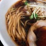 麺匠 中うえ  - 端麗醤油らーめん(清湯スープ)並　麺アップ