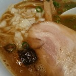 らーめん佳 - 刻み玉ねぎ&魚粉がこのらーめんのキモ