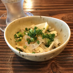 炭火晩酌屋 煙 国分寺店 - 鶏皮ポン酢。
                                美味し。