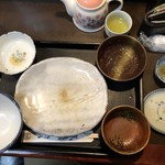 Sankai - 2019/07/10
      山海おまかせ定食
      もつ、とろろ、モロヘイヤ奴、牛スジ、ご飯、ミニ寿司