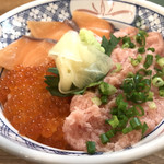 磯丸水産 - いくらサーモンねぎトロ丼