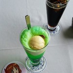 111371292 - クリームソーダ、アイスコーヒー