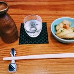 Dobin - 日本酒、お通し(ひらめ唐揚げ)