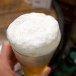 ビールスタンド重富 - 泡が豊かに膨らみ、今までに見たことがないほど盛り上がる