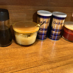 麺通 - 卓上調味料