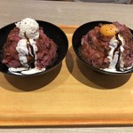 ローストビーフ星 - 左ローストビーフ丼並盛(790円)右ローストビーフ丼特盛(990円)