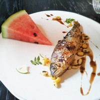 ラ・ボンヌターブル - MAIN　鮎のコンフィ、実山椒とマデラ酒のソース　スイカ、焼きとうもろこし