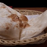 インド・ネパール料理レストラン&バー マリカ - ナン　でかい！