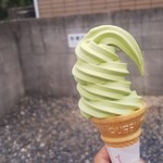 川上備芳園 - 抹茶ソフトクリーム215円