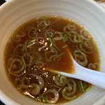中華そば 幸楽苑 - 見るからに塩っぱそうなスープ…。そして本当に塩っぱい！！