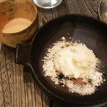 LURRA° - 食後酒(コース外)と桃とゴートミルクのヨーグルト