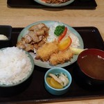 魚沼亭 - 2点盛り定食(この日はイカフライ、焼肉　1000円)